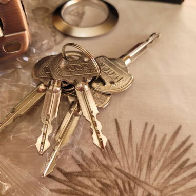 🔒Yale Anticopia,  cerradura con cilindro de Bronce y juego de 5 llaves de cuatro caras. Alta calidad y seguridad. - Img 116998187