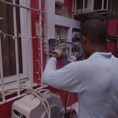 Se hacen trabajos de electricidad en su vivienda o negocio - Img 124926379