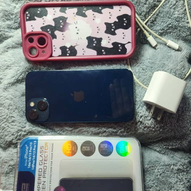 Iphone 13 con cover y mica - 2/2