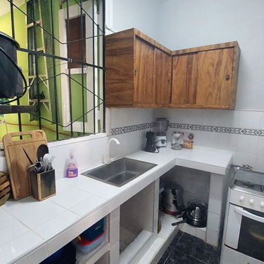 APARTAMENTO EN EL VEDADO,  PLANTA BAJA Y PUERTA A CALLE. - Img 121190365