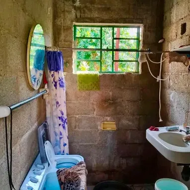 Venta de dos casas independientes en un terreno de 700 m² en Lawton . Las dos pcasad pertenecen a una sola propiedad. - 7/8