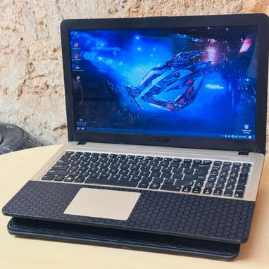 Laptop Asus   Equipo confiable con rendimiento ideal para algunos juegos y trabajos de programación informática. - 2/5