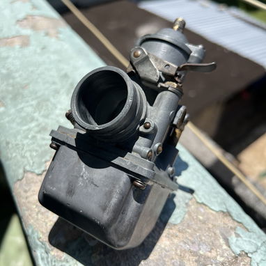Vendo carburador de Jawa en perfectas condiciones técnicas y con muy buena autonomía!! Llegar y poner!! - Img 96131754