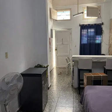 Venta de Casa en Centro Habana (a dos cuadras de Carlos ||| y Zanja ) - 7/10