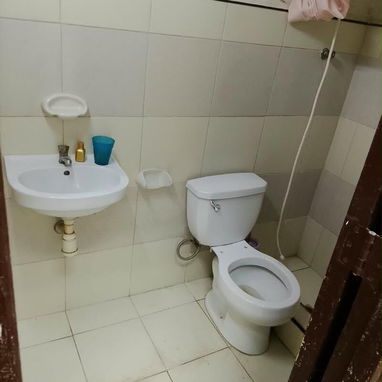 Vendo Apartamento de 2 Dormitorios en 1er. Piso (no planta baja), Balcon frente a y calle y Azotea Libre. Centro Habana. - 6/7