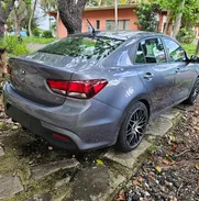 Vendo o negocio Kia Rio del 2019 - Img 46722357
