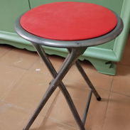 Vendo conjunto de 4 banquetas plegables!! - Img 56000514