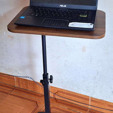 MESA AUXILIAR, DE MADERA CON SOPORTE METÁLICO - 6/8