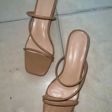 ZAPATOS/ TACONES DE PLATAFORMA ANCHA No. 39 - 2/2