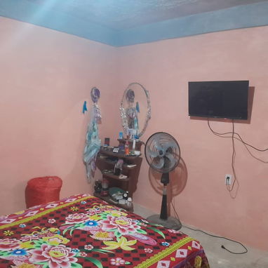 Vendo Son dos casas en una sola propiedad con salida intependientes , lo dejo todo menos el equipo y dos televisores - Img 118731125