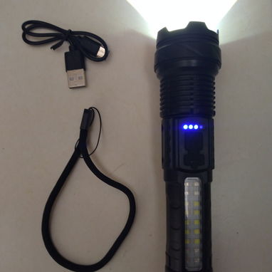 Se vende linterna recargable con cable de cargar tipo c - 2/4