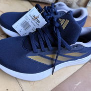 Tenis Adidas 71/2 us - Img 55070424