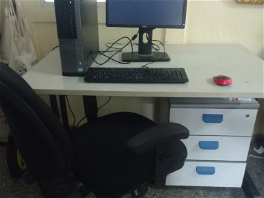 Vendo PC Dell con mueble, silla, credenza - Img main-image