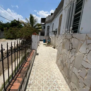 Vendo casa ampliaa GARAJE adosada de 200.11m2. Situada en 10 de octubre (lawton) cerca de la calzada de 10 de octubre 📌 - 3/4