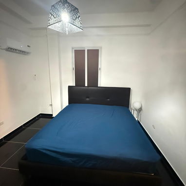 Vendo un juego de cama king size con su colchón king size nuevo todo en caja importado. - Img 124084061