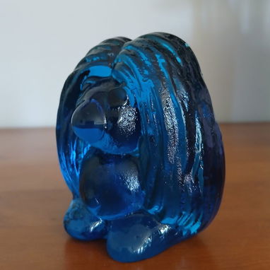 Esta figura es un trol de vidrio azul de la marca Bergdala, un objeto coleccionable popular de Suecia. Material: Vidrio - Img 119987290
