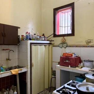 Vivienda en bajos de un Biplanta a pocos metros de 15 y 80 - Img 121819388