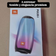 ✨🎶 JBL Pulse 4 🎶✨ 💡 ¡Destaca por su espectáculo de luces LED de 360 grados! 🌈 y su sonido envolvente - Img 57532237