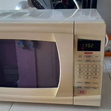 Horno microondas marca Sanyo de uso pero al 100 estamos en Cubanacán Playa - 2/2