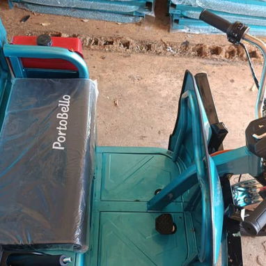 Portobello.mediano 6 bateria 72por 89 Autonomia de 120 a 130 kilometros por carga Motor de 1200 wat Capacidad carga600kg - 4/5