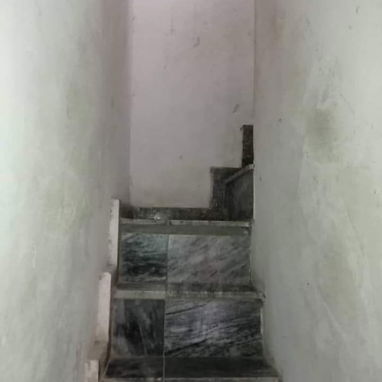 GANGA, apto céntrico, bueno para negocio, 4/4, 2 baños, 2 entradas, parte del techo libre, cisterna - Img 125709935