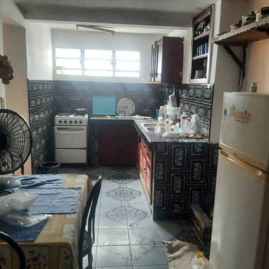 🏡SE VENDE AMPLIO APARTAMENTO EN EL VEDADO - Img 120927014