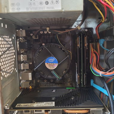 230 usd . Torre de 7ma B250 + i5 7500 y 12gb ram. con tarjeta de video - Img 121291353