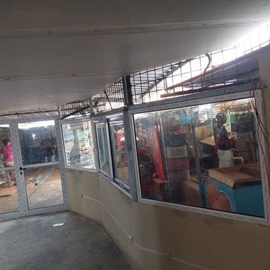 Trabajos de carpintería y cristalería de aluminio - Img 127396986