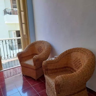 52435224 +525580152883 Apartamento en Casco Histórico de un cuarto, segundo piso,dos balcones a la calle .El edificio co - 5/10