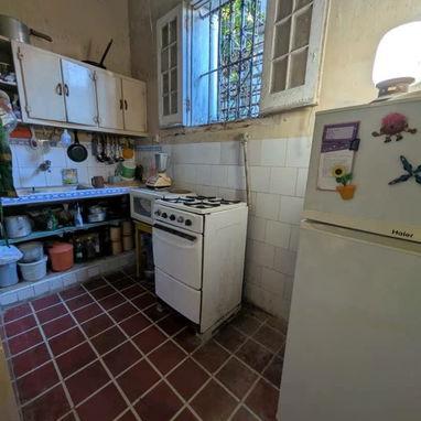 Oportunidad en Santo Suárez. En venta amplio biplanta en bajos del año 1940, con 84,51 m² y excelente ubicación !!! - Img 120163426