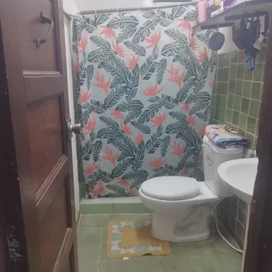 Se vende casa independiente de tres cuartos en marianao 15000 usd - 2/9