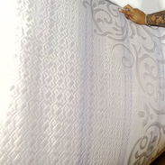 Se vende cama capitonada con su colchón y mesitas . - Img 55516351