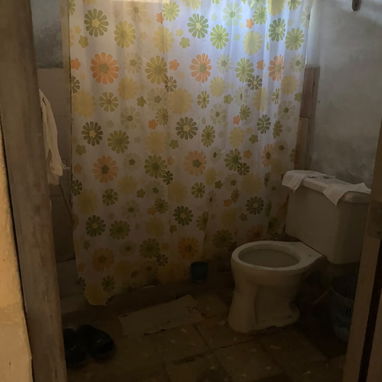 VENTA DE CASA CON AUTO INCLUIDO EN LA LOCALIDAD DE JUSTIZ A 3 KM DE PLAYA GUANABO. - 9/10