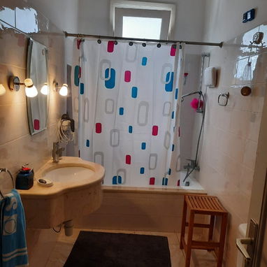 Casa independiente en Playa pr贸ximo a 9na y 42 en 脫ptimo Estado con garaje - Img 125326140