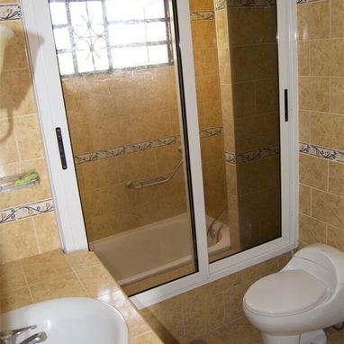 Renta de casa en la playa con piscina en Guanabo. Alquiler de casa en la playa con piscina en Guanabo. - Img 117327097