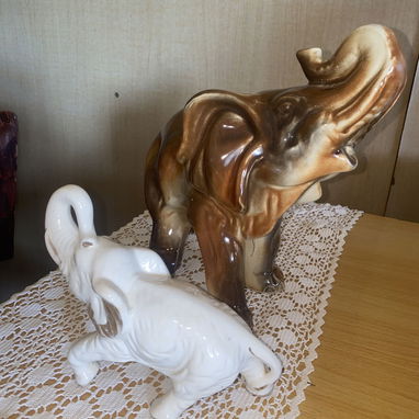 Venta de antigüedades , elefante de porcelana,cristalería antigua y muchas cosas más - Img 121262526
