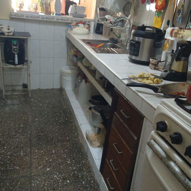 CASA EN VENTA PUERTA CALLE EN CENTRO HAVANA Y SE DEJA CON TODO. PRECIO 28.000 Y SE AJUSTA . NO GESTORES.LEER DESCRIPCIÓN - 4/10