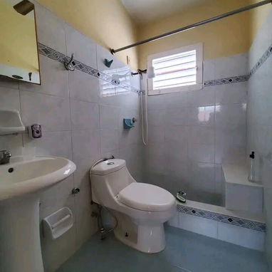 Casa independiente en Rio Verde con 3 cuartos, patio y garaje - 9/10
