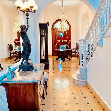 895 mil con todo y 750 mil vacío negociables residencia lujo vedado - Img 125026583