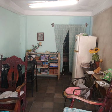 Casa independiente, puerta a calle en San Francisco y Gallo, centro de Santiago de Cuba - 2/9