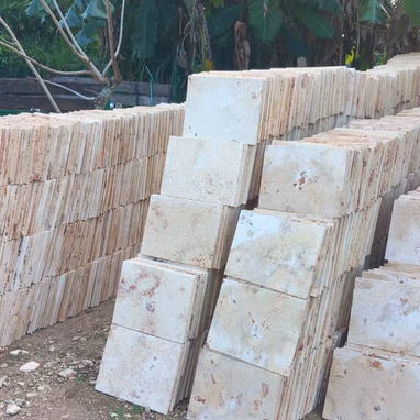 Enchapes de piedra jaimanita y laja ideal para eliminar la humedad reforzar la pared y ahorrar en pinturas. Somos 1ra 👍 - Img 123091376