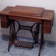 Se vende maquina de coser con motor electrico y pedal -Lawton- 52439036 - Img 55662775