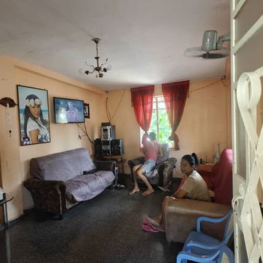 Vendo casa con todo en playa puente 5 9097239  Papeles en regla Precio 15mil  Cocina camas split televisor muebles refri - Img 123566129