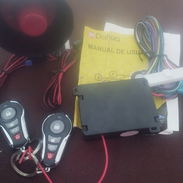 Alarma antirobos de carros , nueva en su caja, en 48 usd: Cierre automático de puertas al encender, sensor de impacto,et - Img 54889232