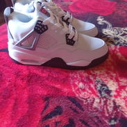 Tenis jordan retro 4 - Img 56109351
