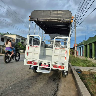 Lo mejor del mercado en triciclos de combustión con mensajería incluida, llamar al 52584039 - 4/5