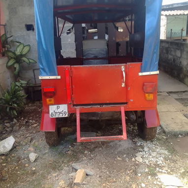 Se vende esta motoneta en 2600 usd o se hace negocio papeles en regla interesados al 56709534 soy de bauta - Img 125912828