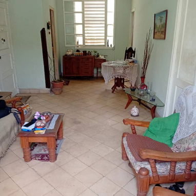 "$17000. PRECIO AJUSTADO. En venta  apartamento en Centro Habana. Edificio  de 3 pisos con garaje. Referenc: Ameijeiras - 4/8