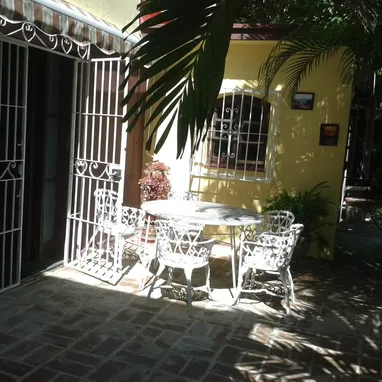 Casa independiente con garaje para dos autos 5 cuartos - Img 101340938