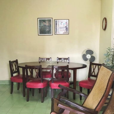 Excelente apartamento muy cerca de calzada y 12 en el vedado.  Ubicado en el primer piso de un edificio de los año' 50 . - Img 117448333